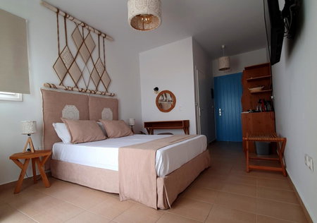 Sarakiniko Rooms, Adamas, Greece