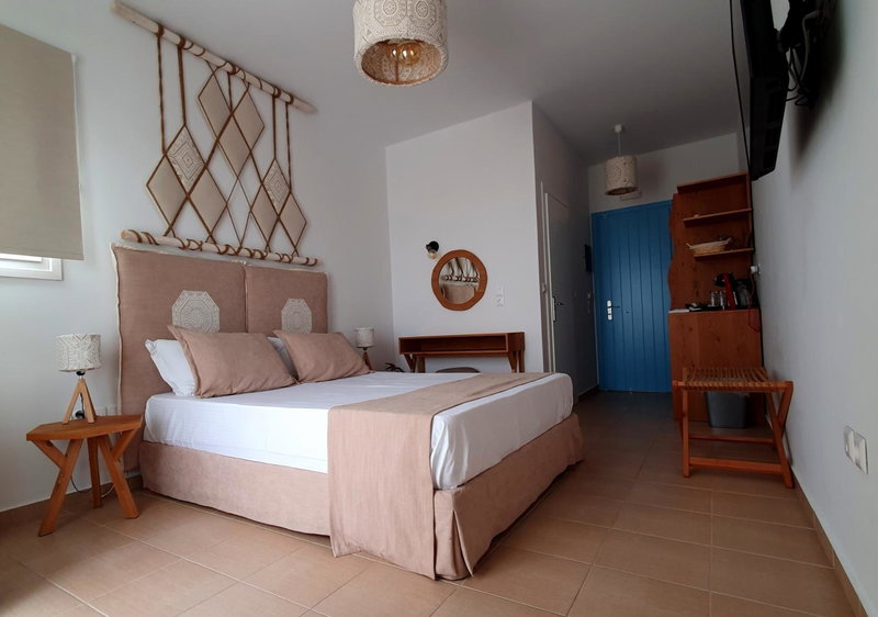 Sarakiniko Rooms, Adamas, Greece