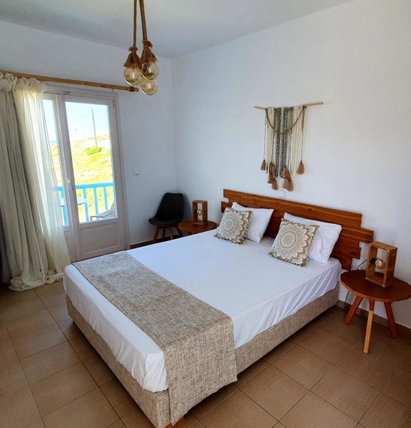 Sarakiniko Rooms, Adamas, Greece