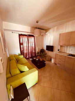 Central & Comfortable, with Acropolis view, Dhafni, Greece