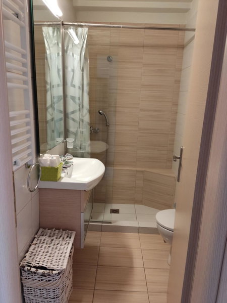 Central & Comfortable, with Acropolis view, Dhafni, Greece