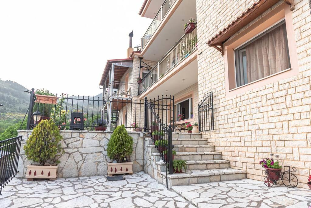 Hotel · Dimitri's Mountain House, Karpenision