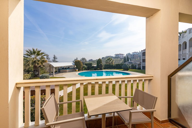 Heaven Hotel, Thermi, Grecia