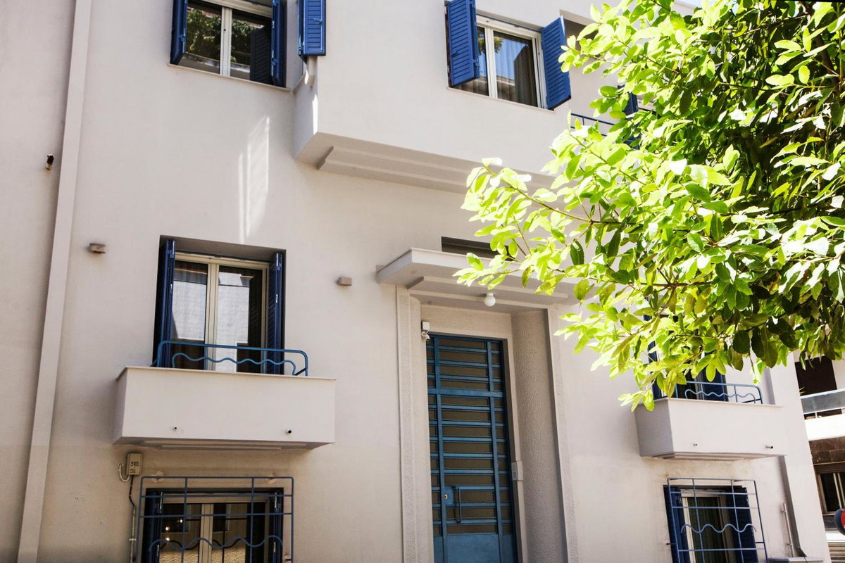 Lovely 1st Fl. Apt, with Balcony in Pagrati, Греция