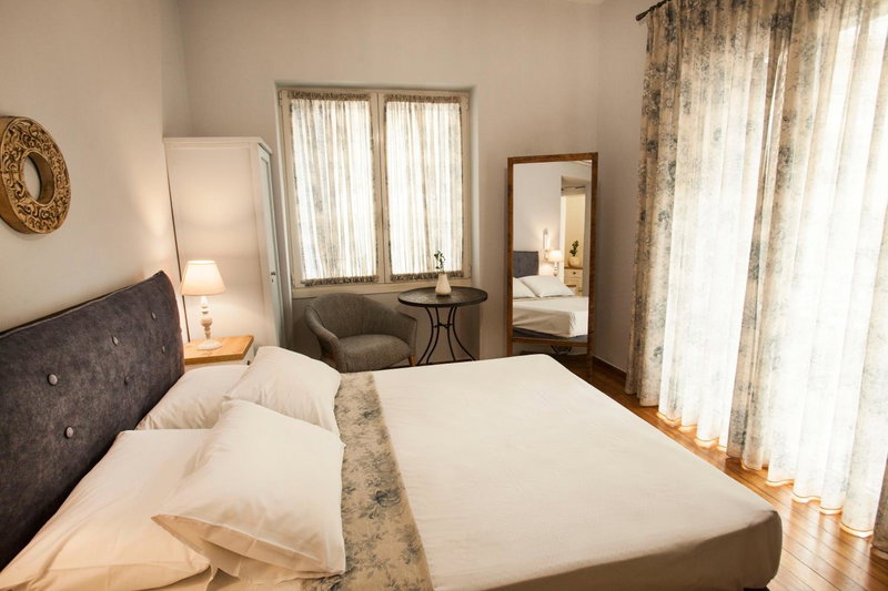 Lovely 1st Fl. Apt, with Balcony in Pagrati, Athens, Grecia