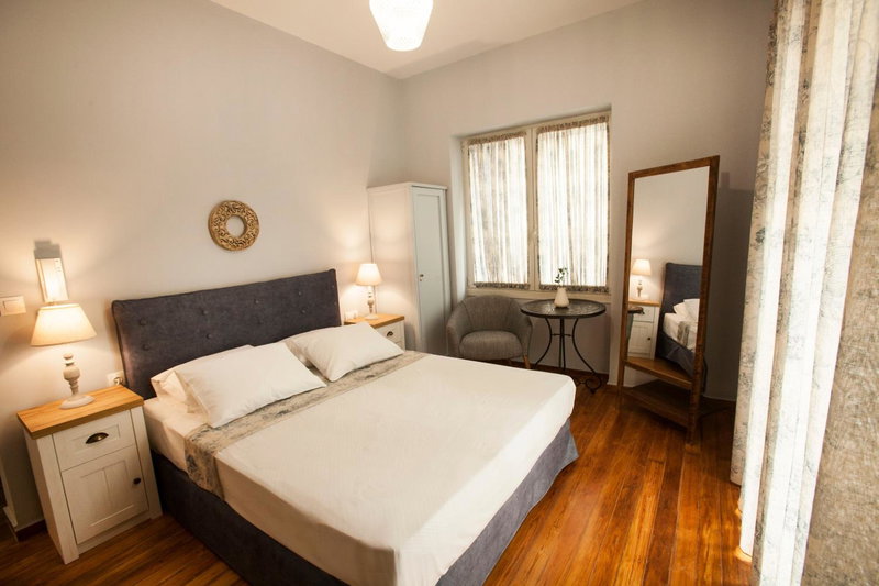Lovely 1st Fl. Apt, with Balcony in Pagrati, Athens, Grecia