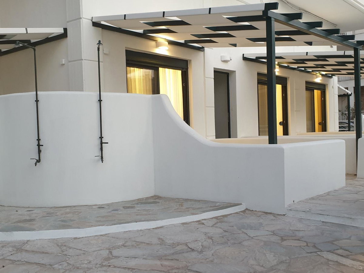 Hotel · Eantos Studios and Suites, Perea