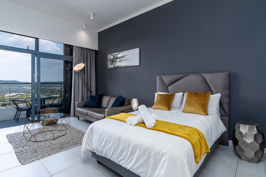 Top Floor Menlyn Maine studio apartment with Stunning Views & No Load Shedding, Pretoria, Südafrika