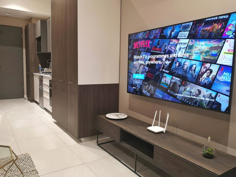 Top Floor Menlyn Maine studio apartment with Stunning Views & No Load Shedding, Pretoria, Südafrika