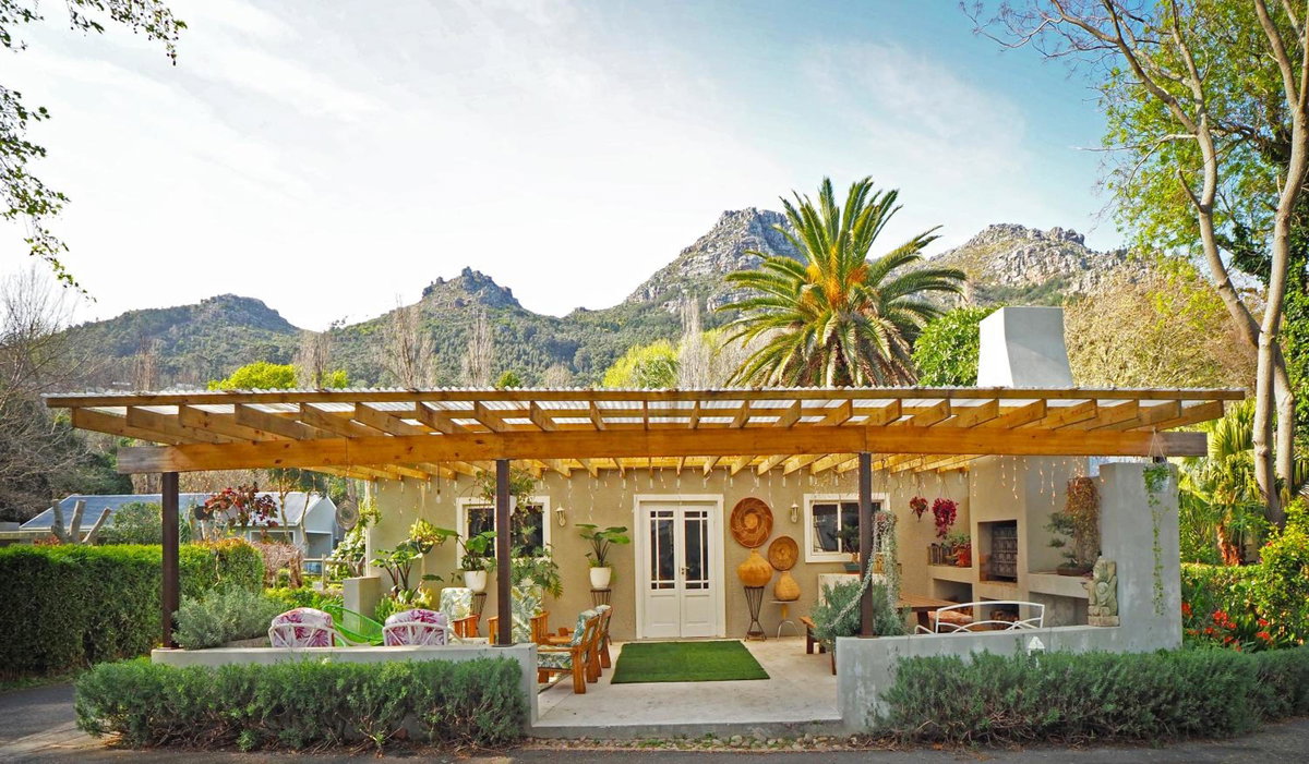 Hotel · Waterland Lodge, Hout Bay