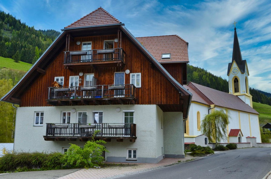 Grassegger Appartementhaus, Sankt Johann am Tauern, Austria