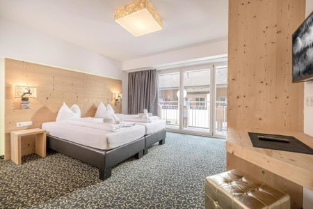 Partyhouse HARAKIRI stay DIFFERENT 60 seconds to MOUNTAINS! Free PARKING! Self CHECK-IN, Mayrhofen, Austria