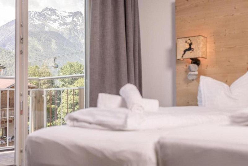 Partyhouse HARAKIRI stay DIFFERENT 60 seconds to MOUNTAINS! Free PARKING! Self CHECK-IN, Mayrhofen, Austria