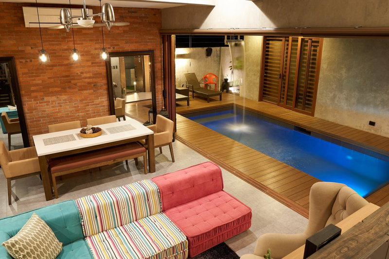ISLA VILLA 1 amazing waterfall pool house near beach, bars & restaurants, Mactan, Philippines