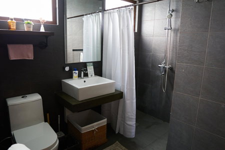 ISLA VILLA 1 amazing waterfall pool house near beach, bars & restaurants, Mactan, Philippines