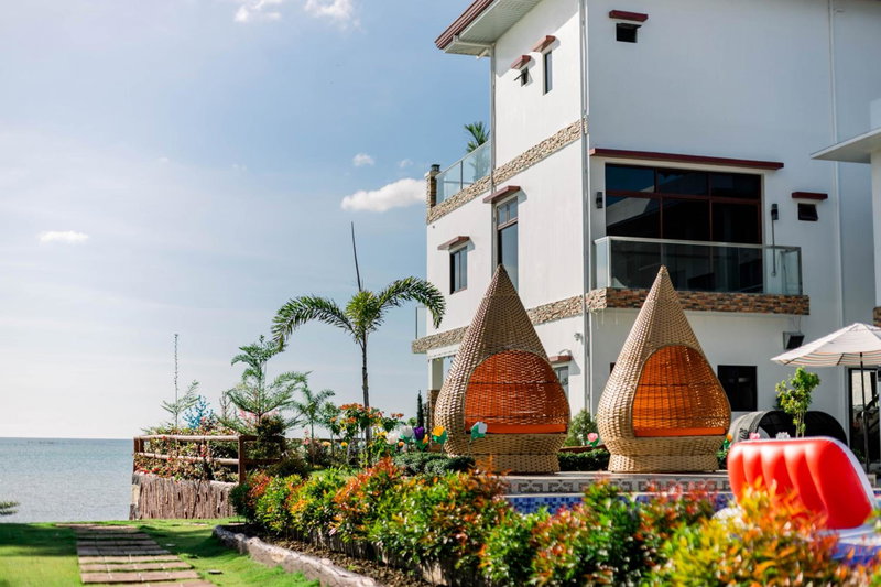 Sonrisa Resort De Playa by Hiverooms, San Remigio, Philippines