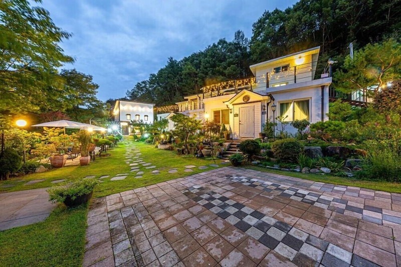 Vivaldi white house in vally, Yangpyeong, 대한민국