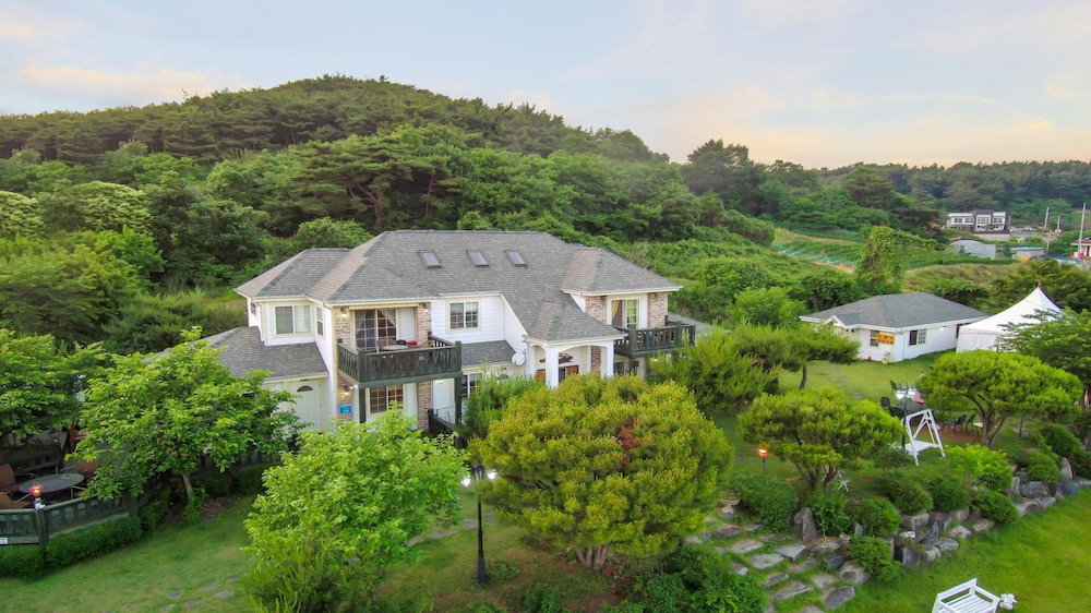 Hotel · Taean Remember Pension, Boryeong