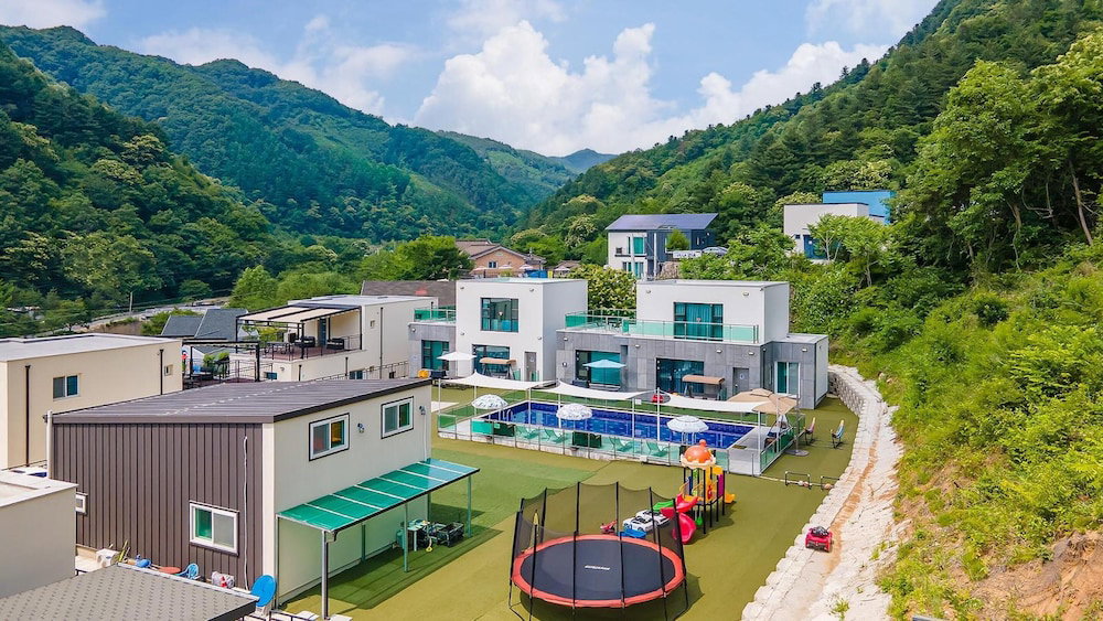 Отель · Gapyeong Staykidspoolvilla, Gapyeong