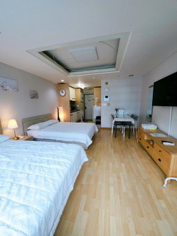 Hongdae Residence-2 1min from Hongik Uni station Exit #1, Seoul, South Korea