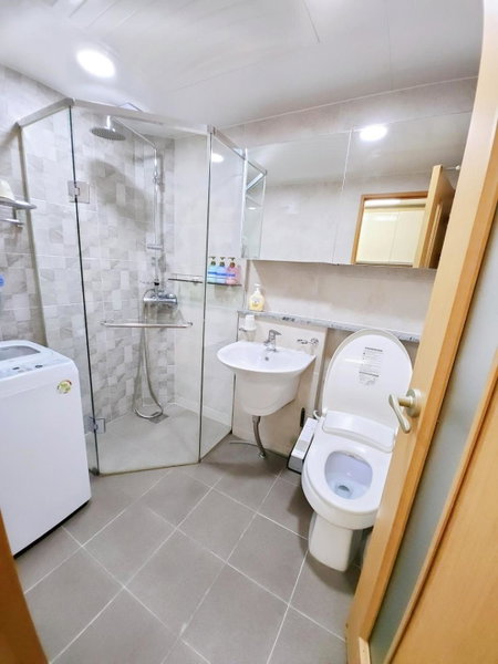 Hongdae Residence-2 1min from Hongik Uni station Exit #1, Seoul, South Korea