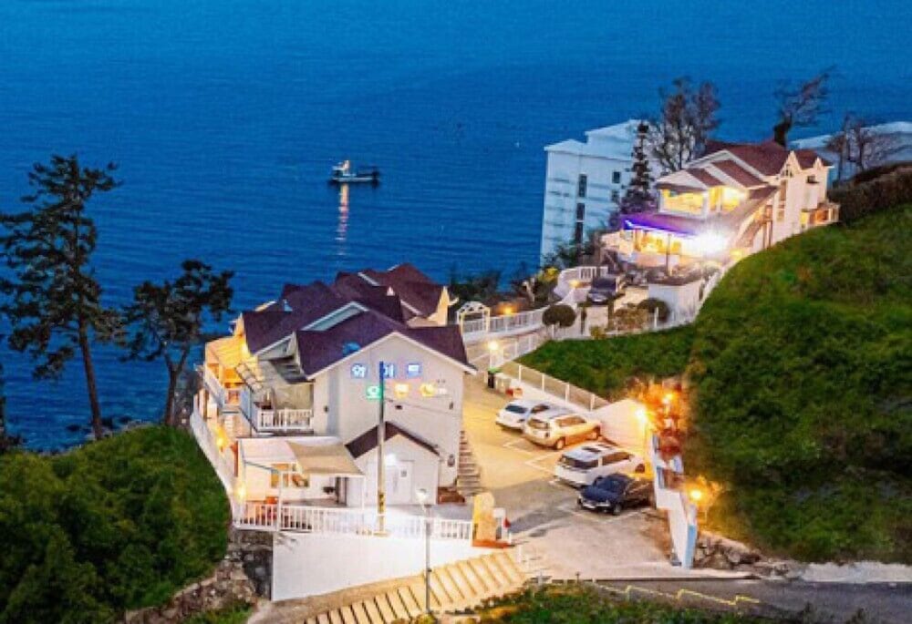 White O Pension, 대한민국