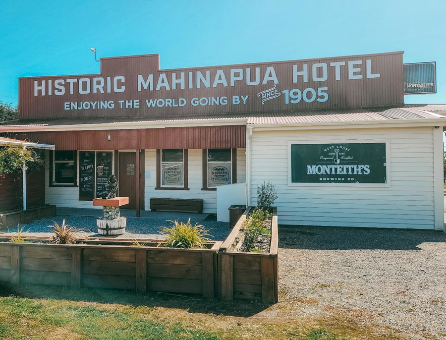 Lake Mahinapua Hotel, Ruatapu, New Zealand