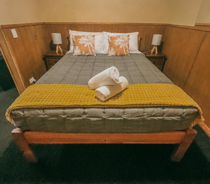 Lake Mahinapua Hotel, Ruatapu, New Zealand