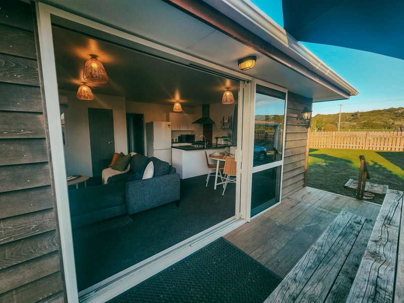 Lake Mahinapua Hotel, Ruatapu, New Zealand