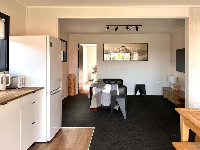 Lake Mahinapua Hotel, Ruatapu, New Zealand