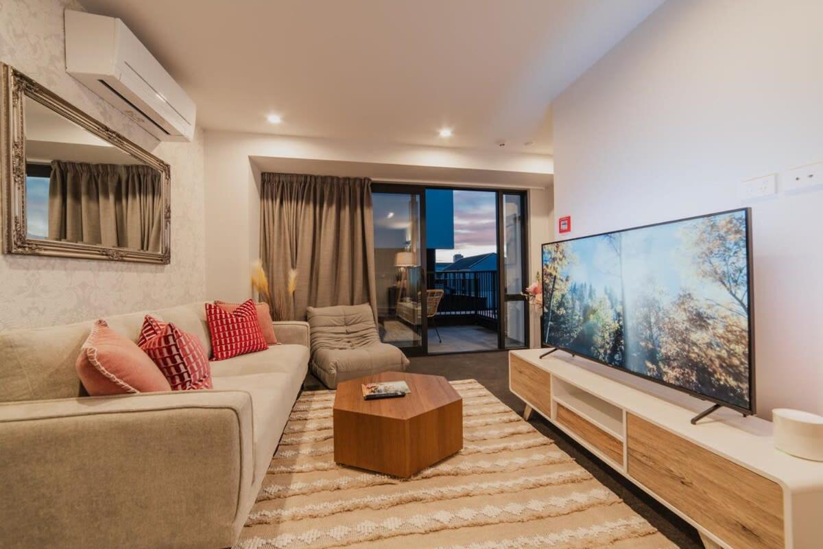 Hotel · Triple Treat on Fitzgerald - Your 3-BR Getaway, Christchurch