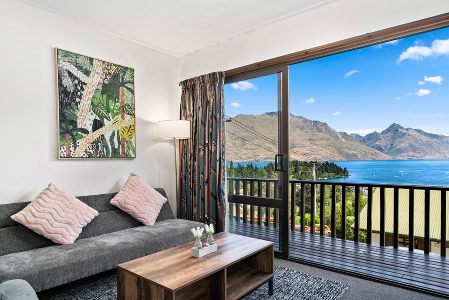 Town Centre Location with Stunning View - Unit 8, Queenstown, New Zealand