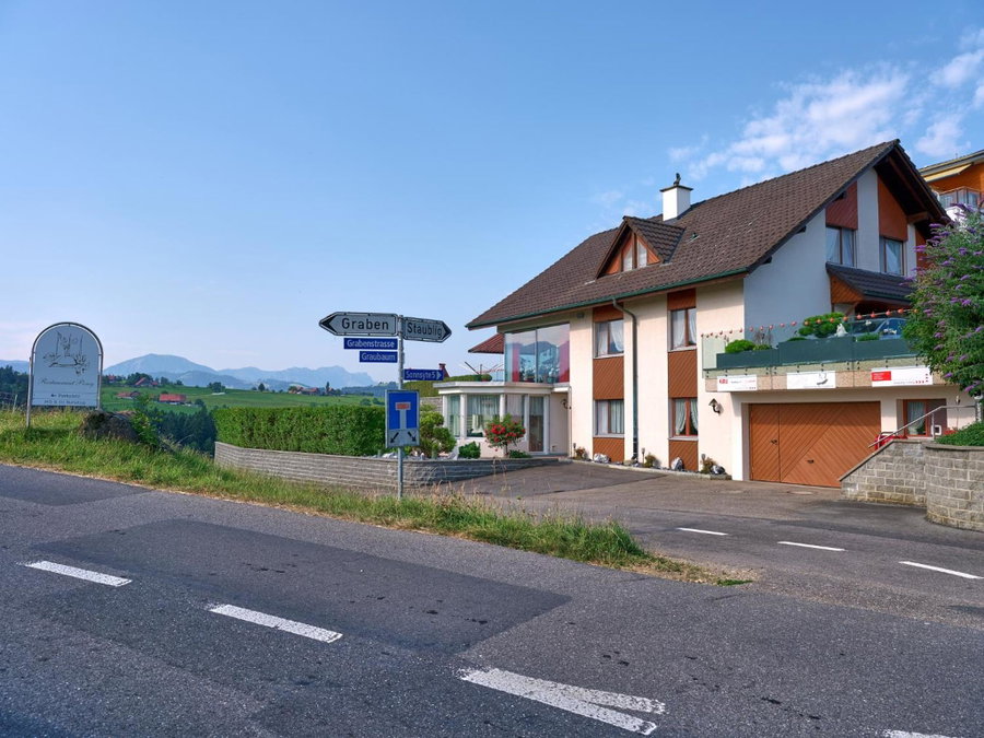 Ruhige Zimmer im Grünen und Studio im Naherholungsgebiet, Sigigen, Швейцария