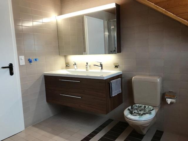 Ruhige Zimmer im Grünen und Studio im Naherholungsgebiet, Sigigen, Швейцария