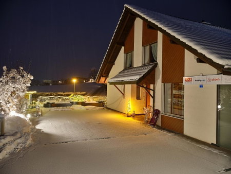 Ruhige Zimmer im Grünen und Studio im Naherholungsgebiet, Sigigen, Швейцария
