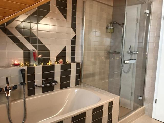 Ruhige Zimmer im Grünen und Studio im Naherholungsgebiet, Sigigen, Швейцария