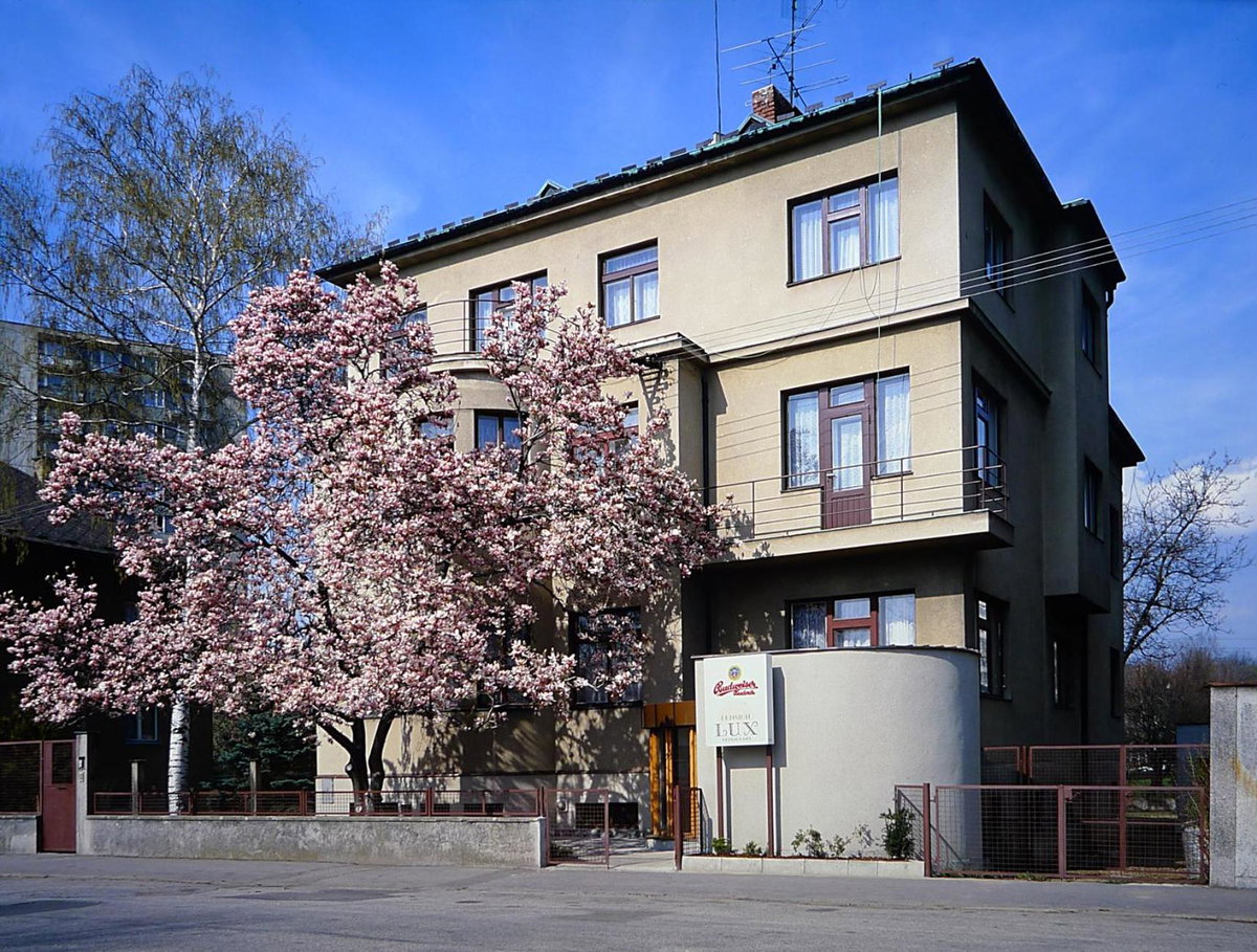 Hotel Lux, Чехия
