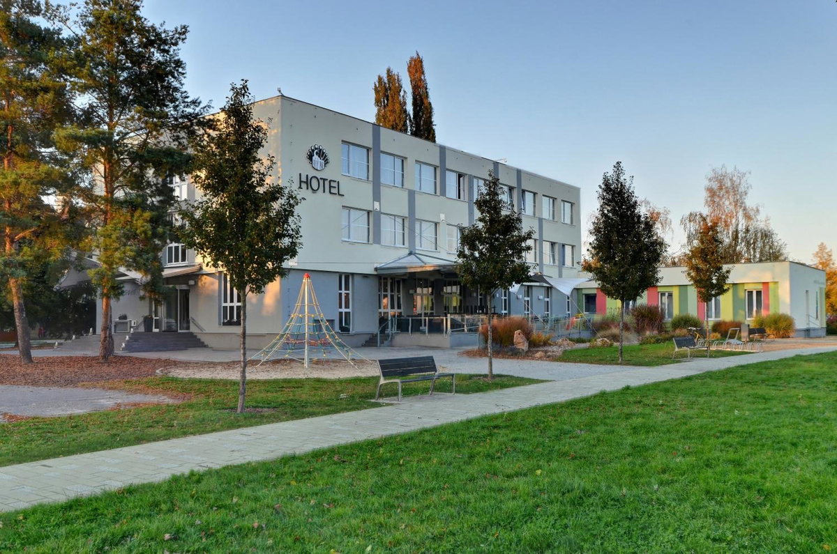 Hotel · Hotel Bílý Páv, Benátky Nad Jizerou