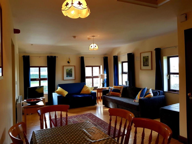 Nanny Quinn's Apartment, An Muileann gCearr, Ireland