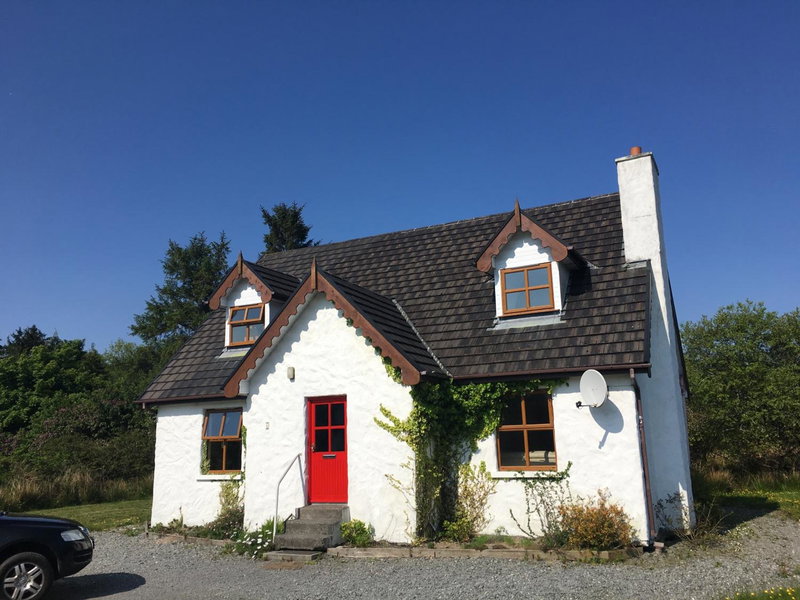 Heatherhill Farm Cottage in Letterfrack beside Connemara National Park, Letterfrack, Irlanda
