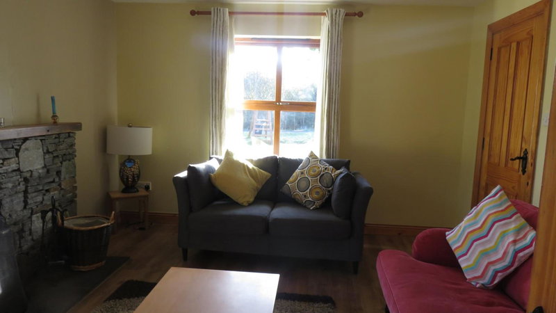 Heatherhill Farm Cottage in Letterfrack beside Connemara National Park, Letterfrack, Irlanda