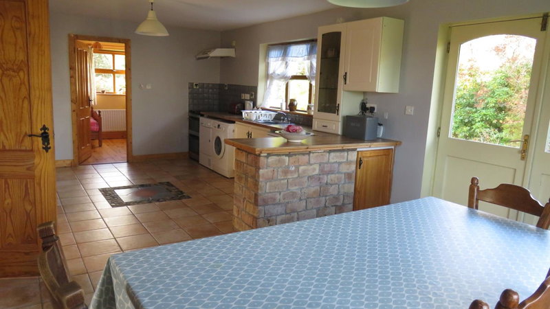 Heatherhill Farm Cottage in Letterfrack beside Connemara National Park, Letterfrack, Irlanda