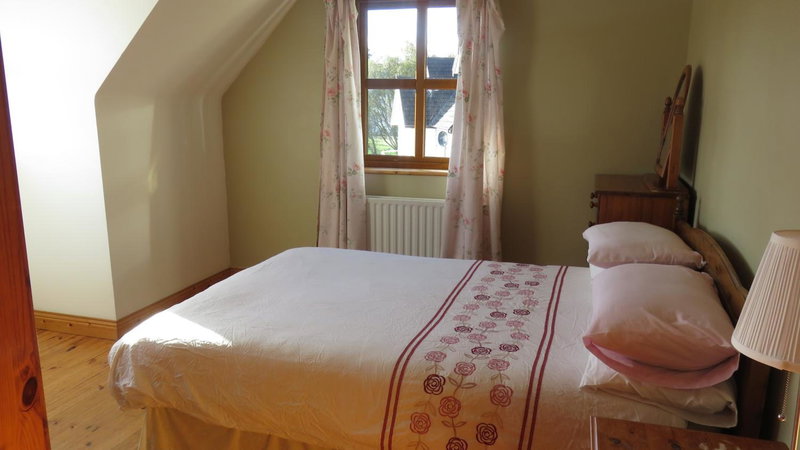 Heatherhill Farm Cottage in Letterfrack beside Connemara National Park, Letterfrack, Irlanda