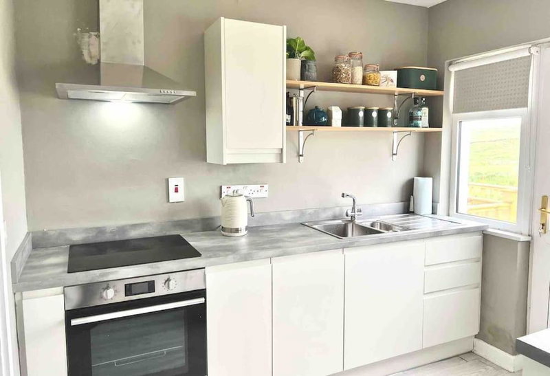 Donegal Beach Cottage with Sea Views & Internet TV, sleeps six, Lettermacaward, Ireland