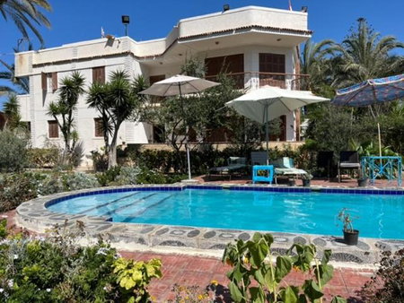 White Family Villa - Private Pool - AC - Very Big Garden - 5 bedrooms - 5- Min Walk to Beach, Alexandria, Egipto