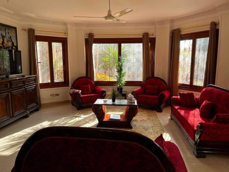 White Family Villa - Private Pool - AC - Very Big Garden - 5 bedrooms - 5- Min Walk to Beach, Alexandria, Egipto