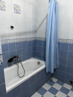 White Family Villa - Private Pool - AC - Very Big Garden - 5 bedrooms - 5- Min Walk to Beach, Alexandria, Egipto