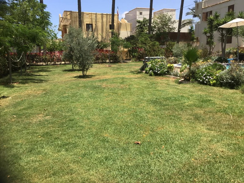 White Family Villa - Private Pool - AC - Very Big Garden - 5 bedrooms - 5- Min Walk to Beach, Alexandria, Egipto