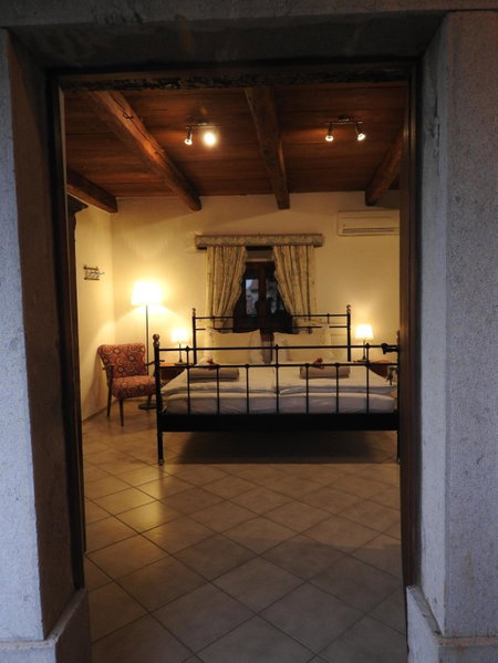 Karst Stone Cottage, Štanjel, Словения