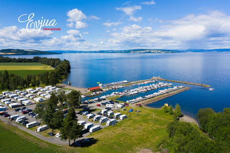 Idylliske Evjua ved Mjøsa, Skreia, Norway